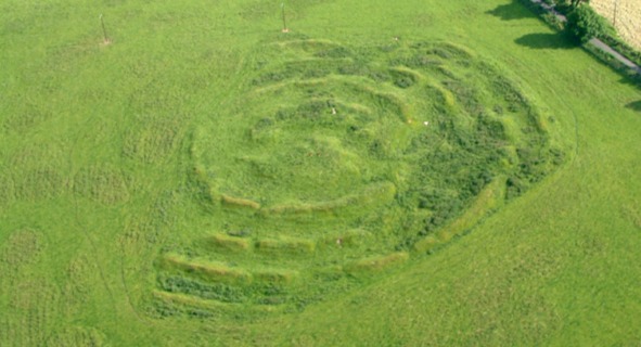 an aerial view of a grassy field with the website knowth.com at the bottom