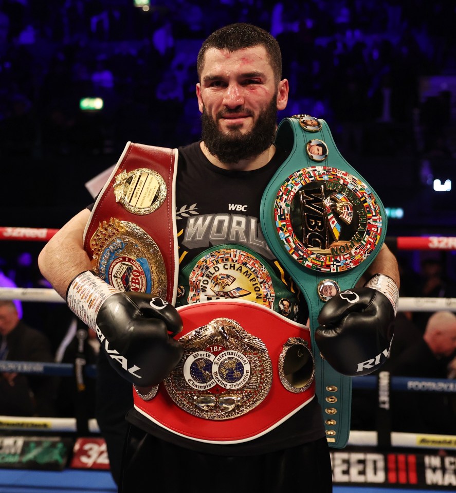 a boxer wearing a shirt that says wbc world champions