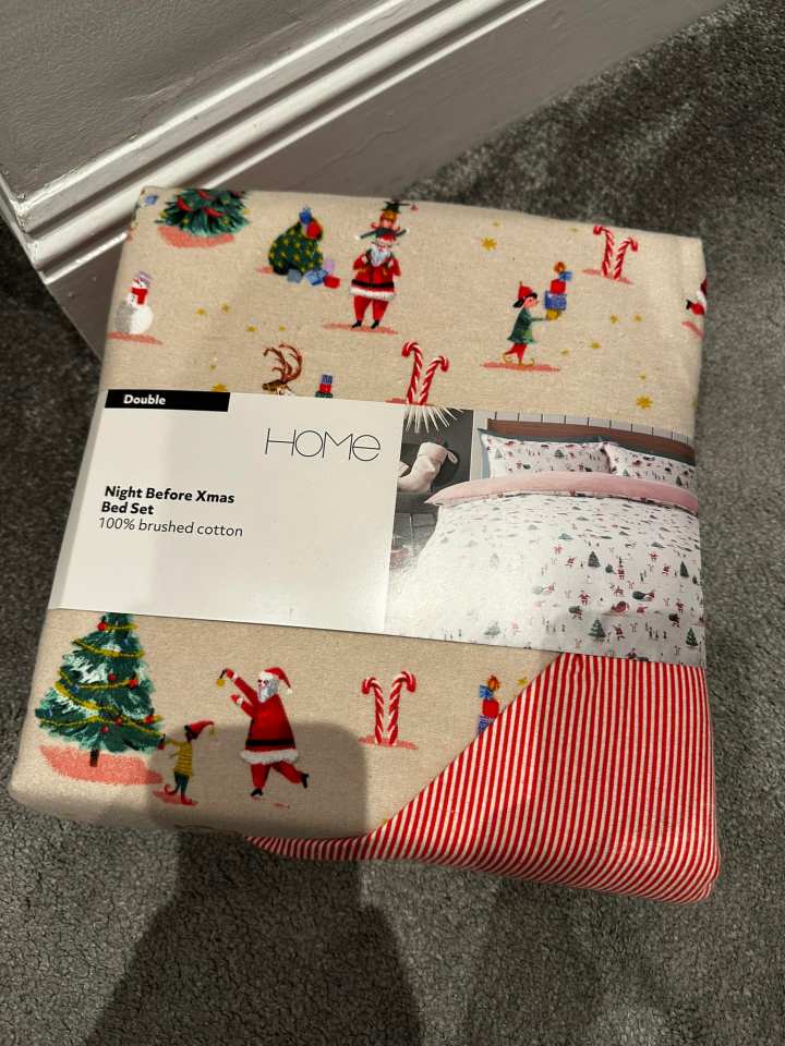 A savvy Sainsbury's shoppers has shared a bargain deal on Christmas bedding