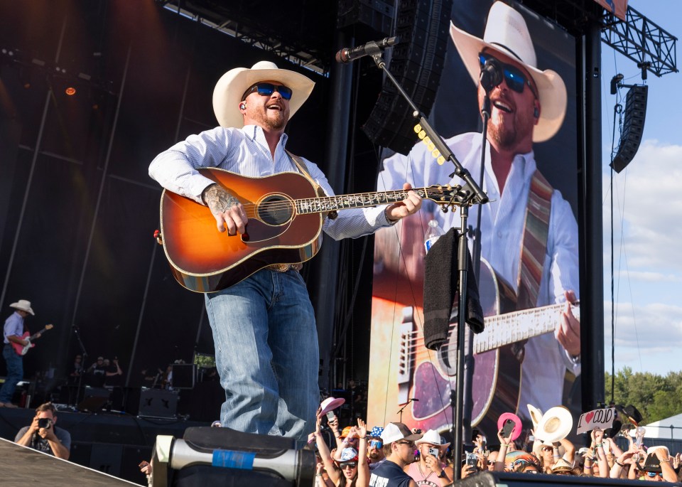 Cody Johnson fills the third headline slot