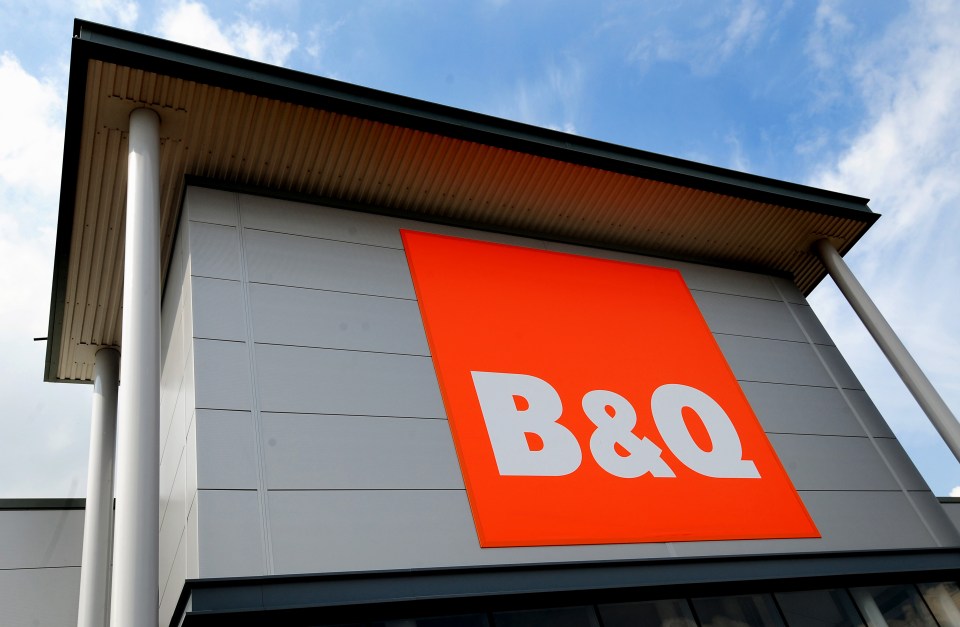 a large b & q sign on the side of a building