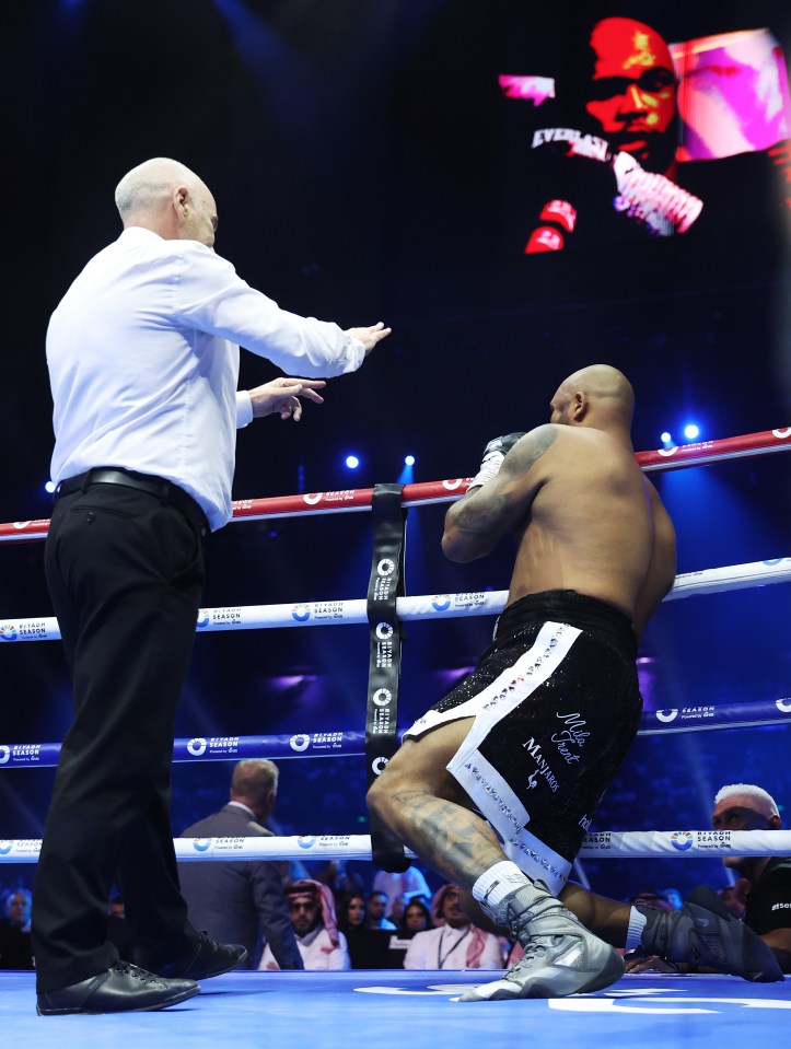 a man in a boxing ring with the word everlast on his shorts