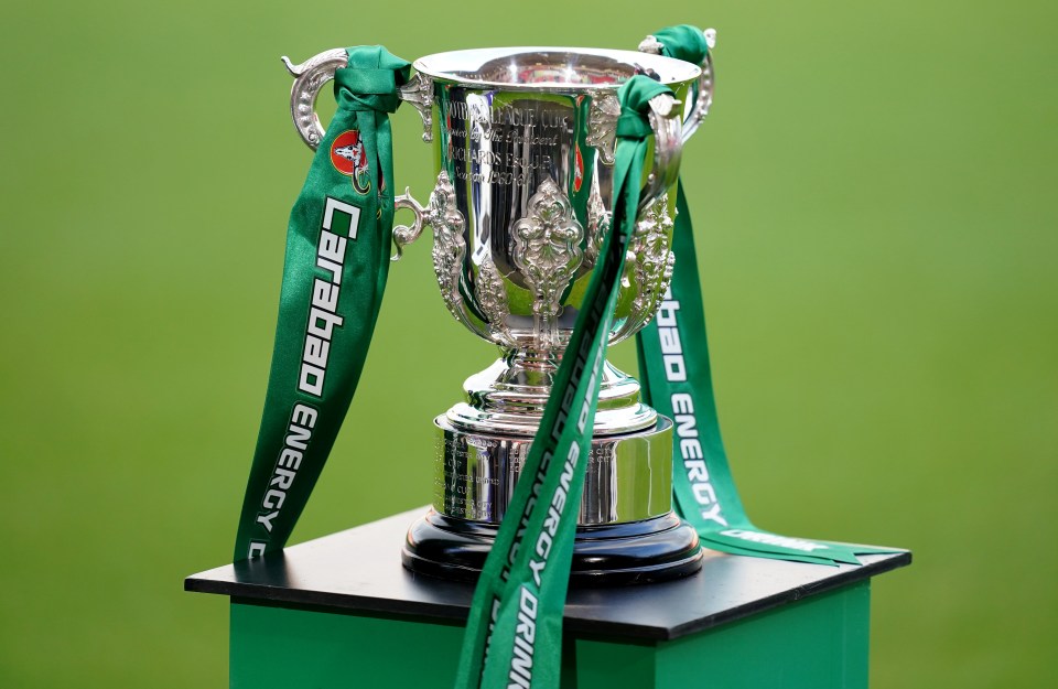 a silver trophy with green ribbons that say canada energy