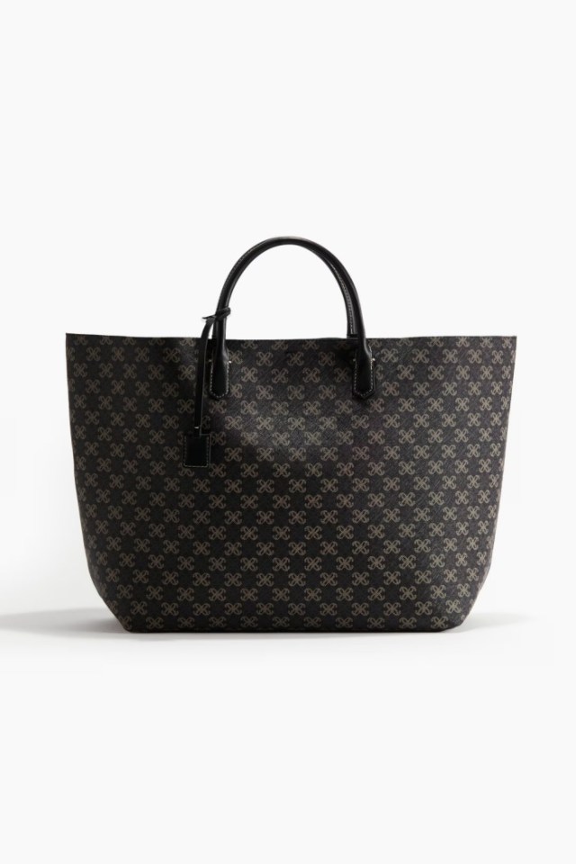 The Louis Vuitton Neverfull is the must-have bag of the season - and H&M is selling a dupe for £1,370 cheaper
H&M
//www2.hm.com/en_gb/productpage.1237266002.html
Patterned shopper

Not saved to favourites
£32.30£37.99