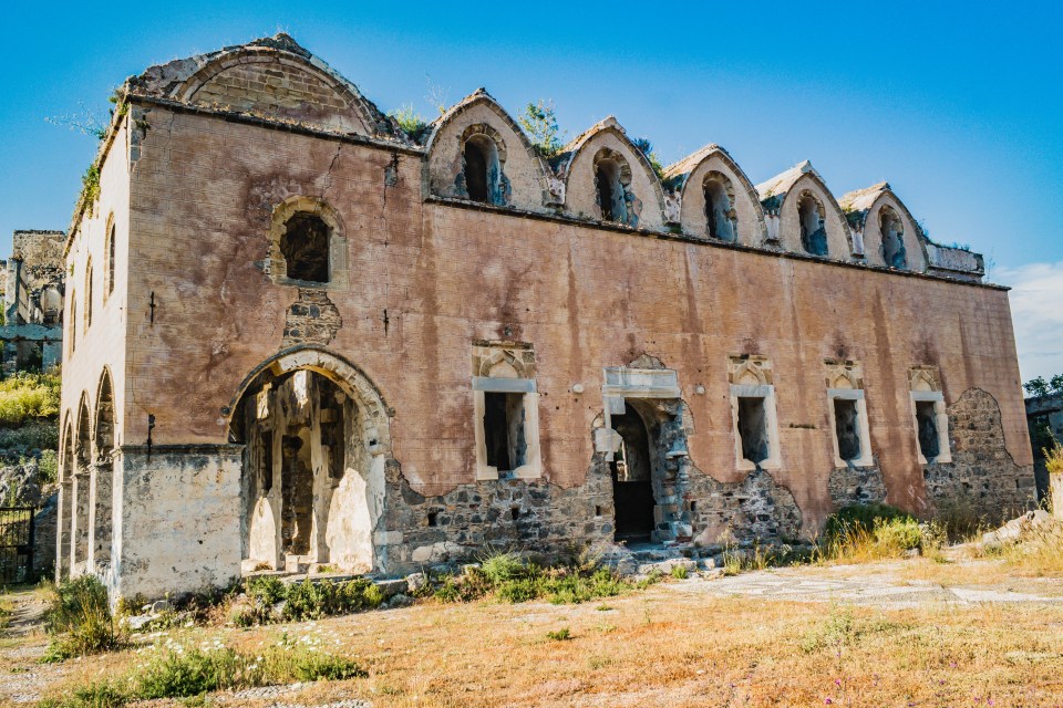 a very old building with a lot of windows and arches