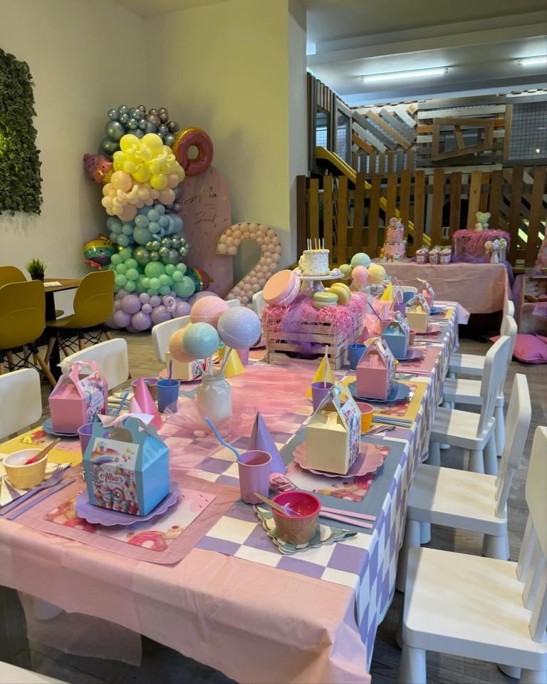 Guests were treated to an adorable sit down meal