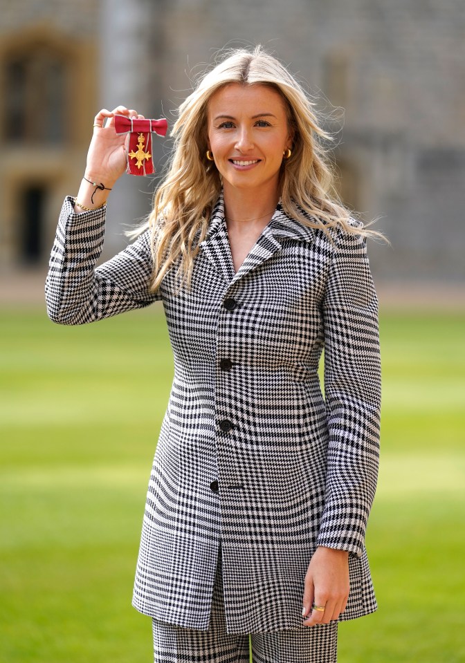 Leah Williamson celebrates receiving an OBE in 2022