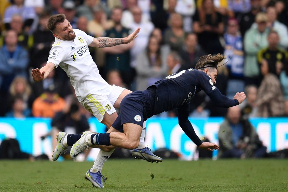 a soccer player wearing a white jersey with the word sport on it