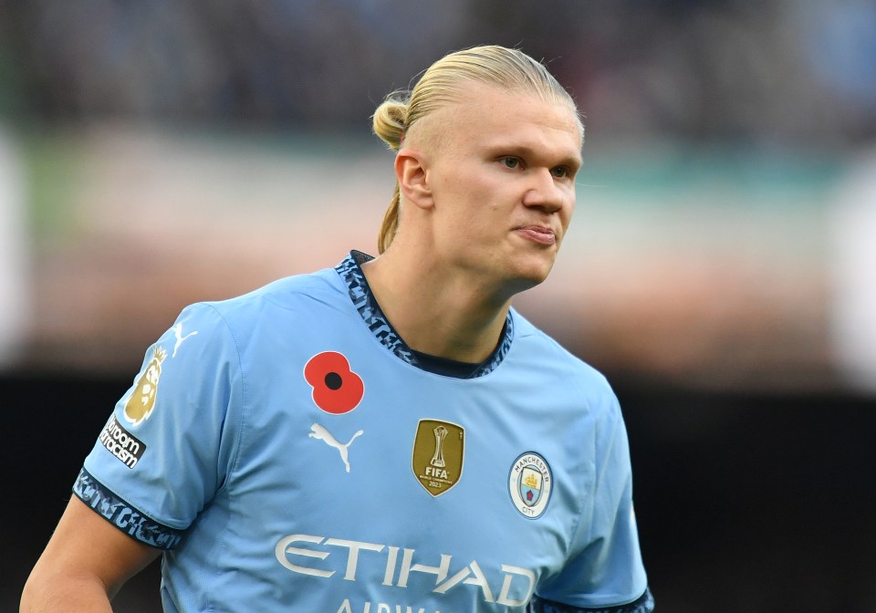 a soccer player wearing a blue shirt with the word etihad on it