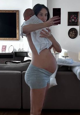 Megan McKenna has photographed herself one week after giving birth