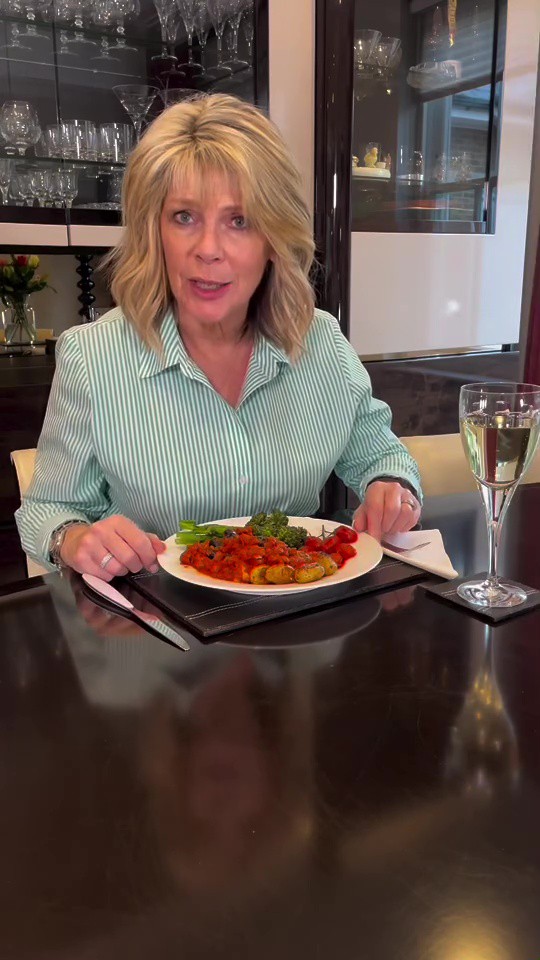 Feel free to unfollow says Ruth Langsford as she claps back at Instagram troll over sad content following Eamonn Holmes split, //www.instagram.com/p/DAWK5S6o22N/