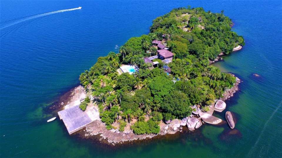 The island boasts four luxurious villas