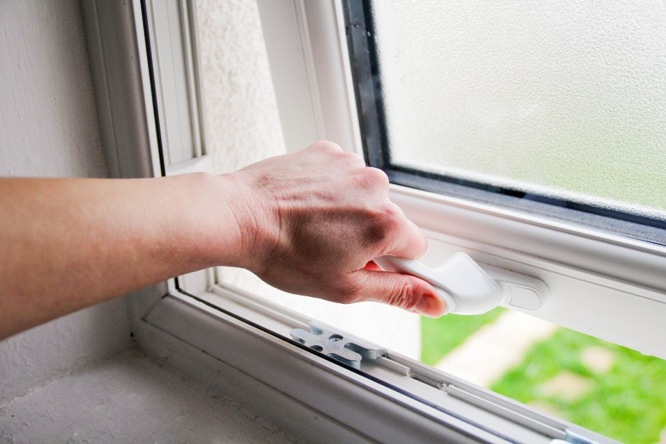 According to Facebook users, simply opening your windows every day for five minutes can banish condensation for good