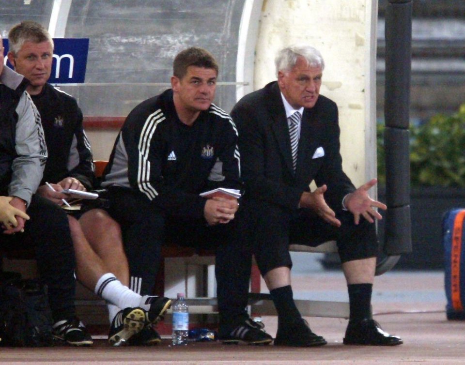 Simon Smith (left) was goalkeeper coach under Sir Bobby Robson (right)