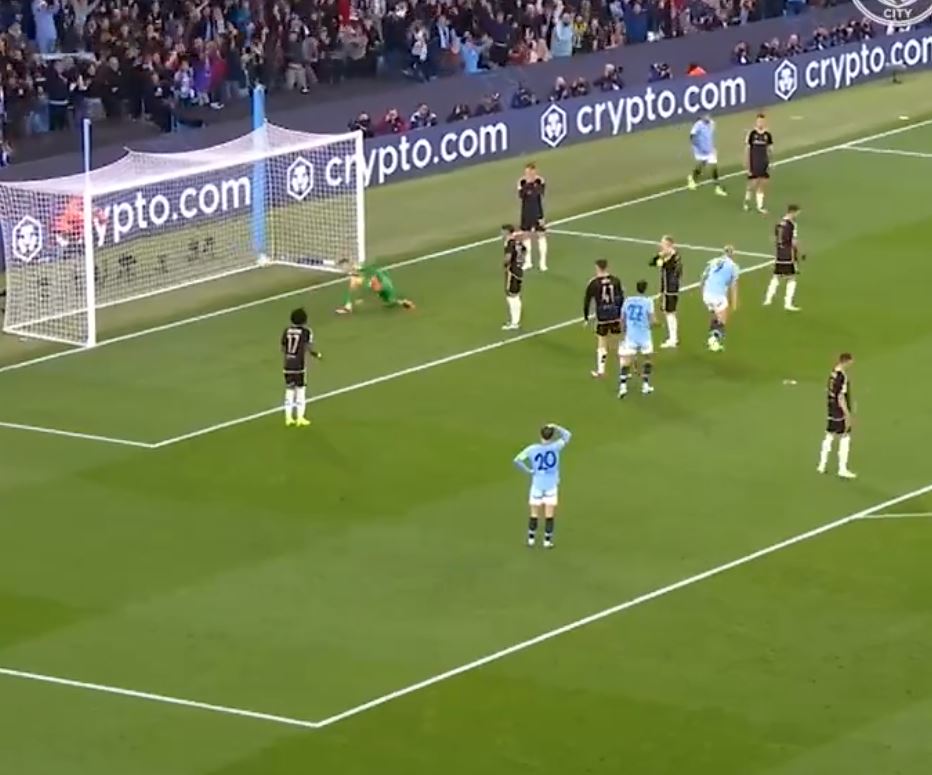 Bernardo Silva placed his hand on his head after Haaland's goal