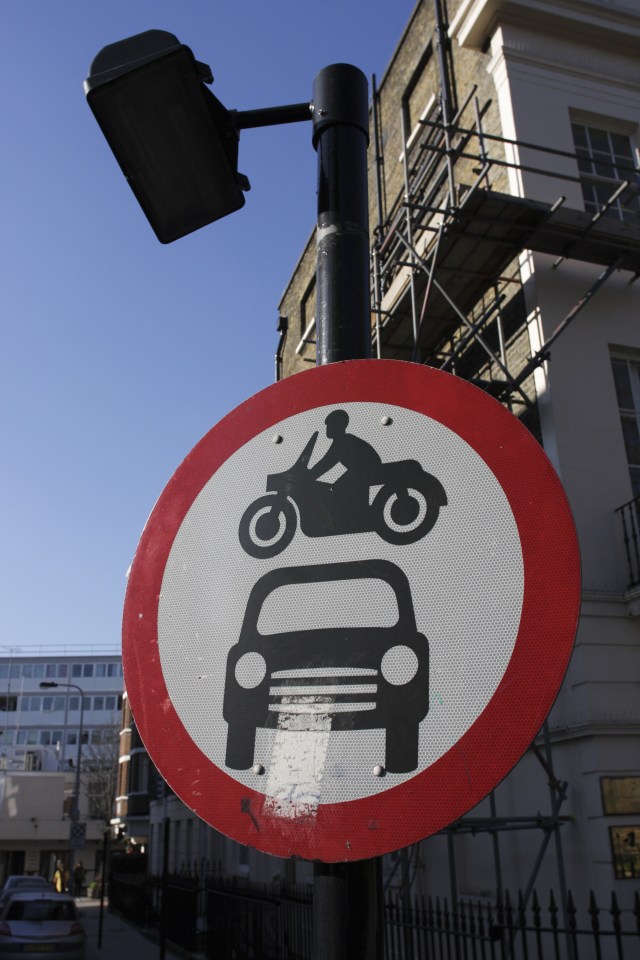 The red circle indicates 'forbidden', the car and motorcycle stand for all motorised vehicles