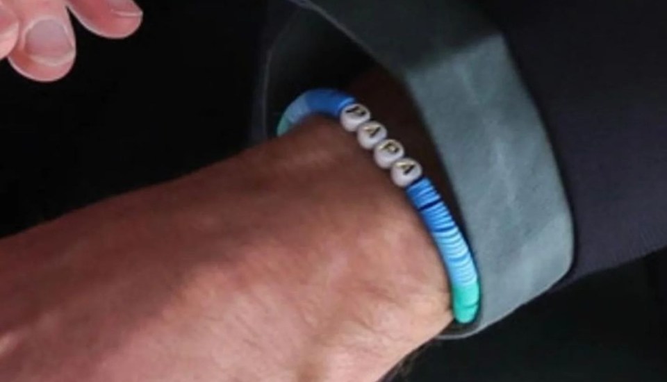 The bracelet spelled out the word 'papa'