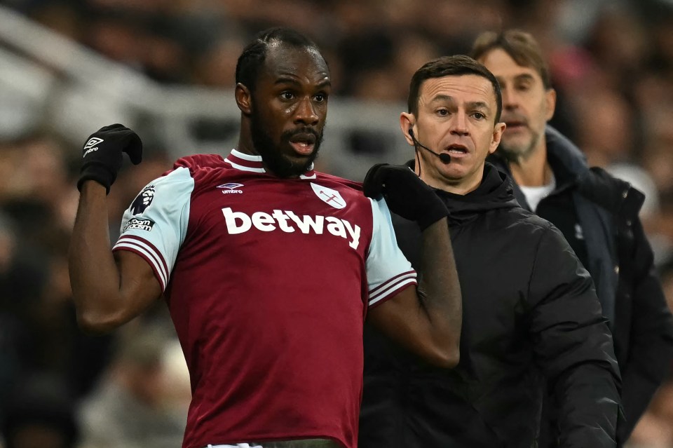 Antonio went back on with a new version of his special top