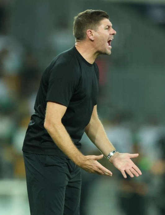 JEDDAH, SAUDI ARABIA - SEPTEMBER 30: Steven Gerrard coach of Al Ettifaq during Saudi Pro League match between Al Ahli and Al Ettifaq at Prince Abdullah Al Faisal Stadium on September 30, 2023 in Jeddah, Saudi Arabia. (Photo by Yasser Bakhsh/Getty Images)