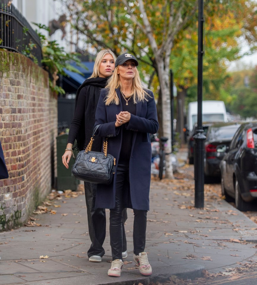 Tess Daly and her lookalike daughter Phoebe enjoy pottering around Notting Hill