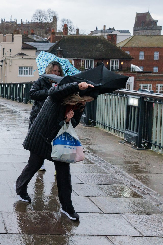 Commuters battle the winds on Windsor Bridge