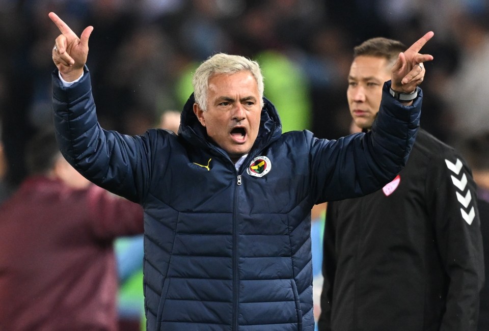 Jose Mourinho goaded Trabzonspor fans after Fenerbahce's late win