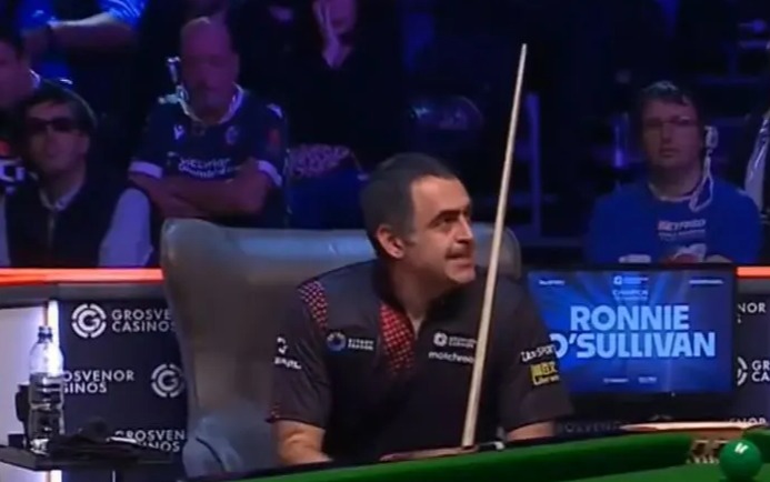 Ronnie O'Sullivan cut a frustrated figure after one shot