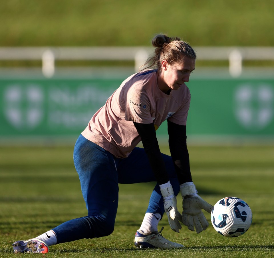 Moorhouse hopes to give England boss Wiegman food for thought on her goalkeeper options