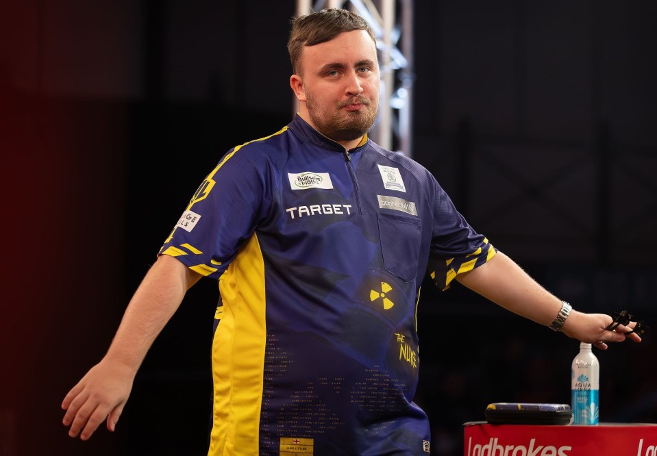 Luke Littler moved into the quarter-finals with a convincing win over Danny Noppert