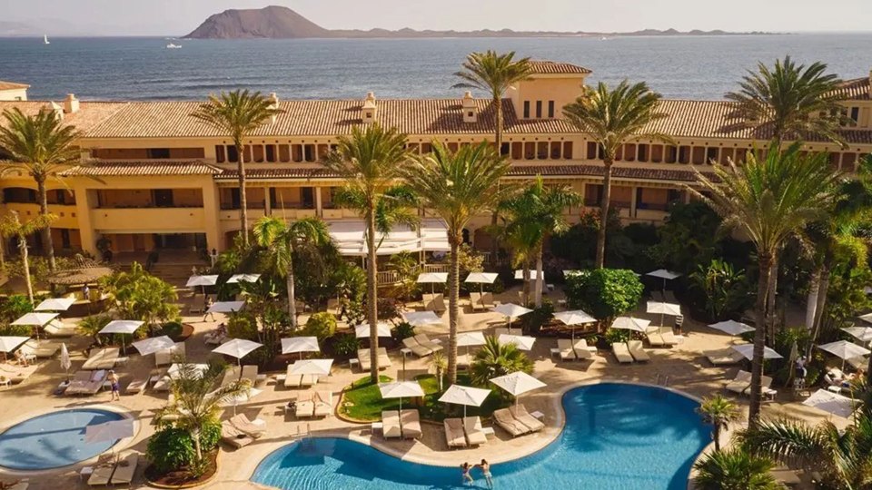 Allow Secrets Bahía Real Resort & Spa to bring out your extravagant side