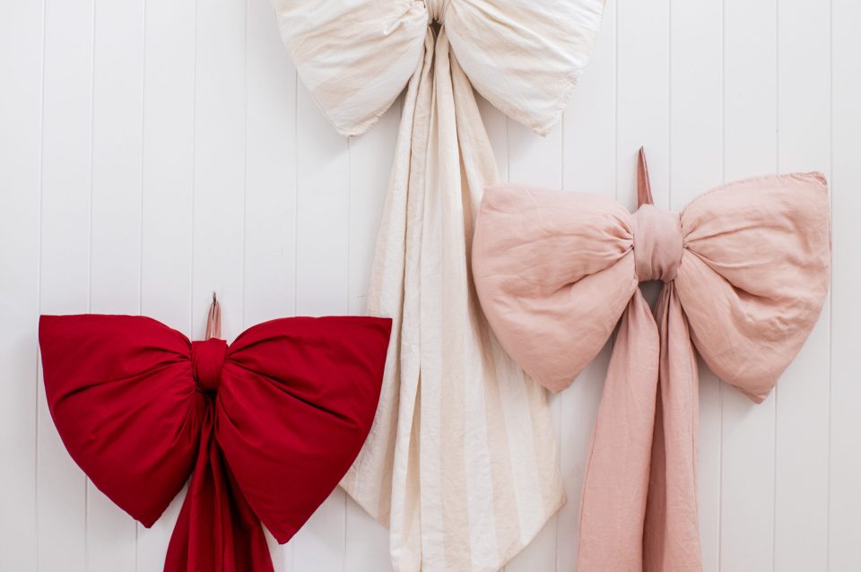 These striking bows are made from pillowcases!