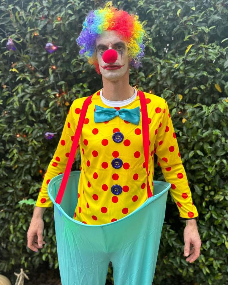 Brit tennis legend Andy Murray posed as a miserable clown to mark Halloween