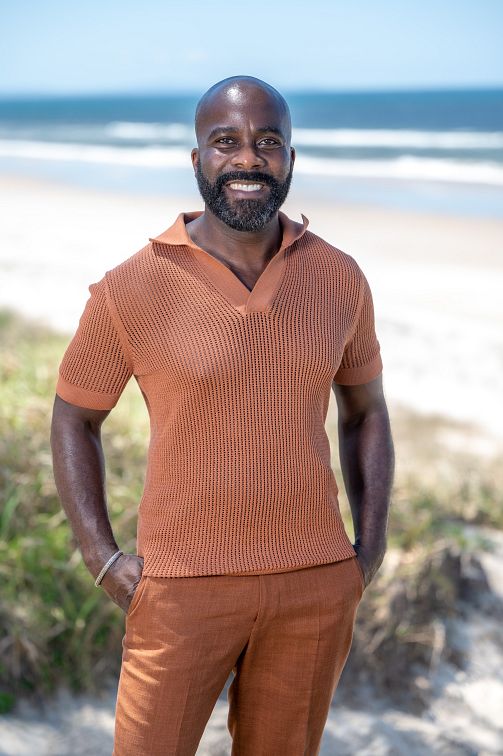 Melvin opted for an orange polo shirt and matching trousers