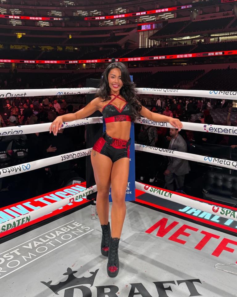 Delia Sylvain was the final of the five ring girls for the fight