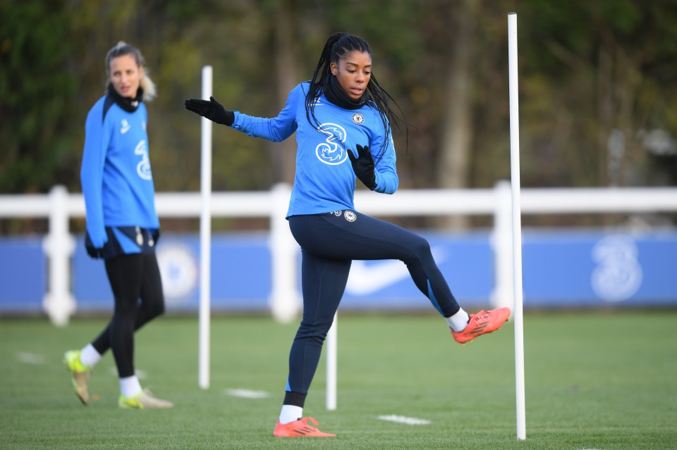 A Blues win against Man United at Kingsmeadow would extend the team's lead to five points at the top of the WSL before the international break