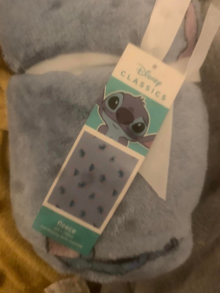 a stitch blanket with a tag that says disney classics