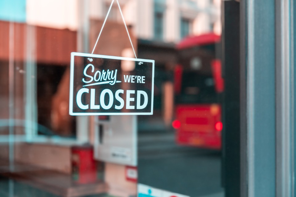 Closed cafe sign due to the coronavirus pandemic.