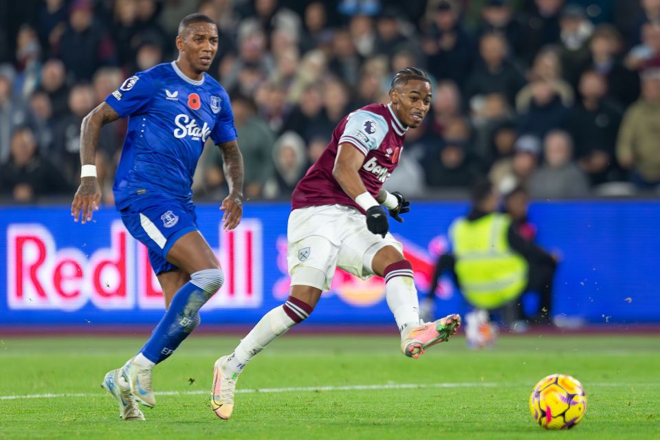 West Ham struggled to a 0-0 bore draw against Everton