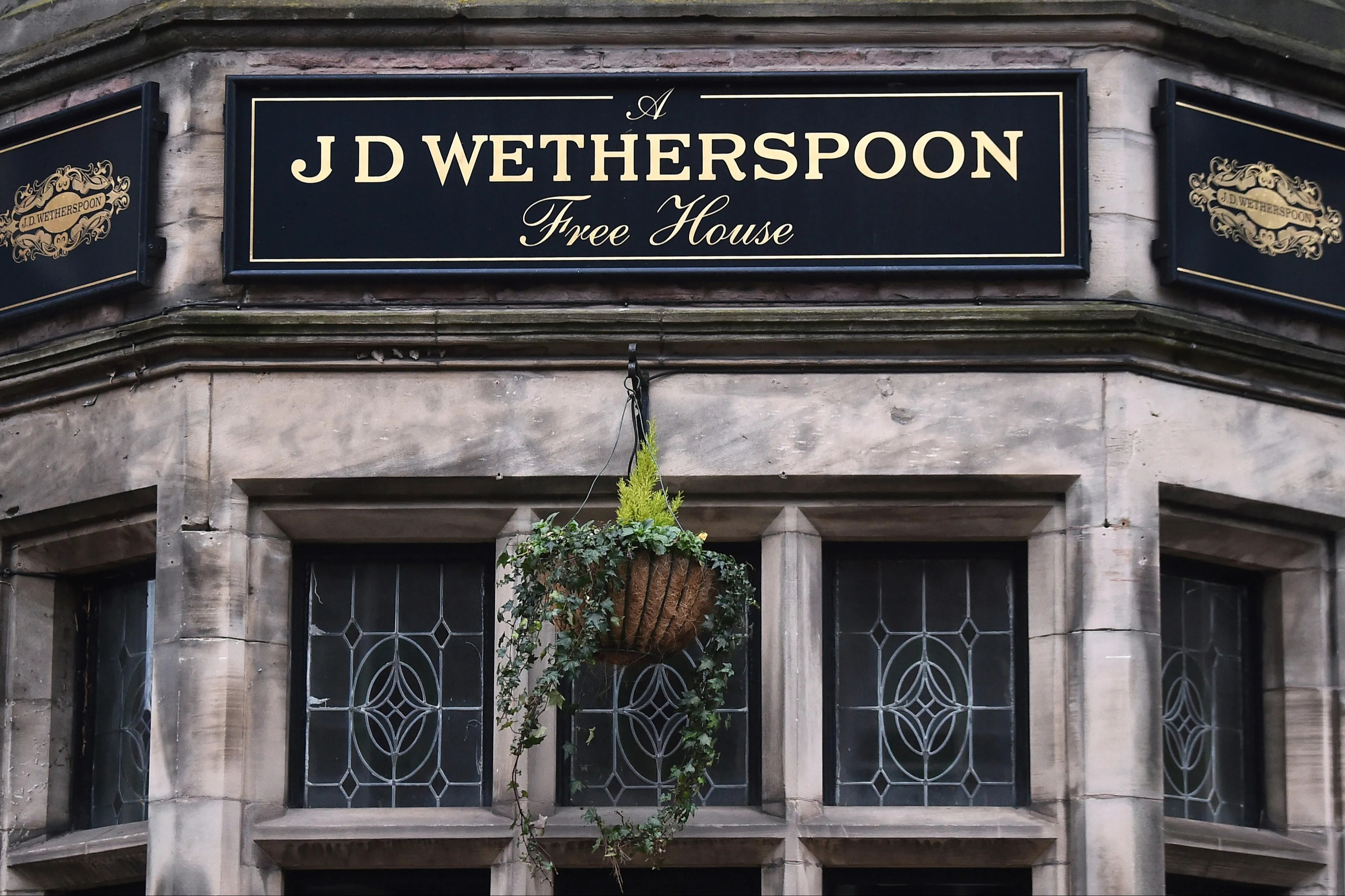 a sign for the jd wetherspoon free house