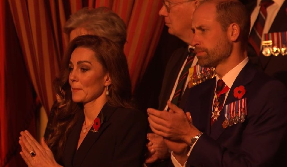 Kate looked emotional during a standing ovation for WW2 heroes who gathered on stage