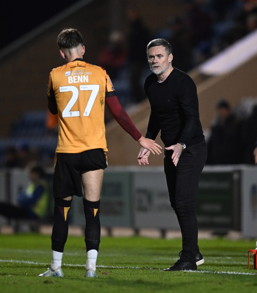 Bradford chief Graham Alexander, seen dishing instructions to loan defender Jay Benn, has been praised by Smallwood