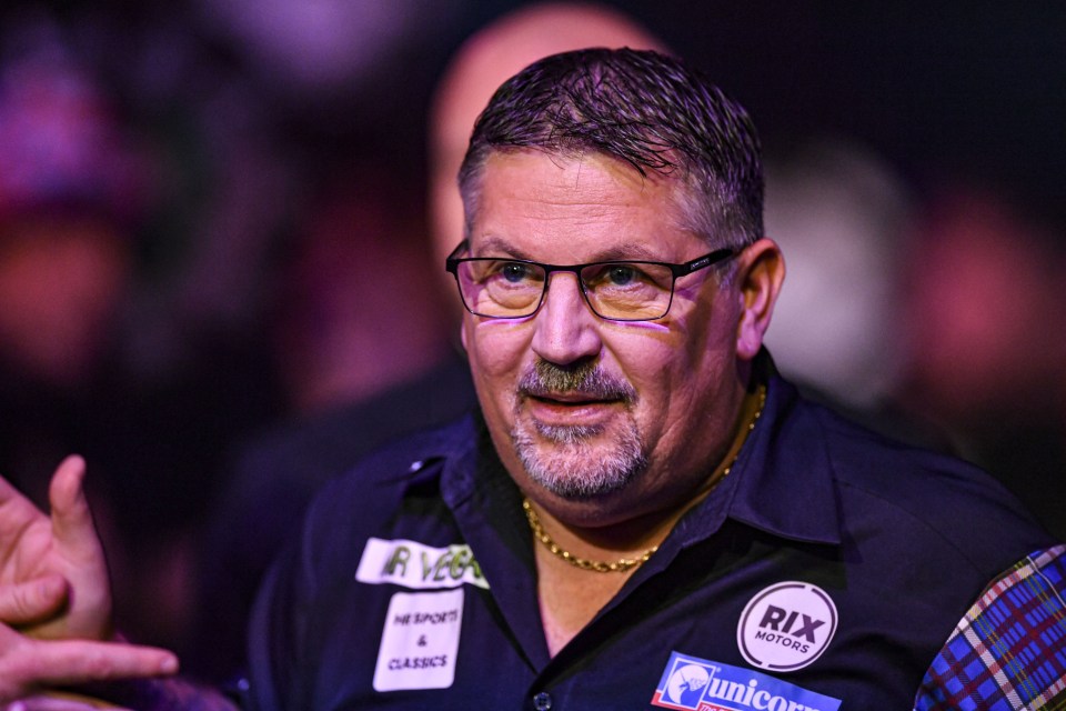 Gary Anderson had an issue with his glasses during the group stage