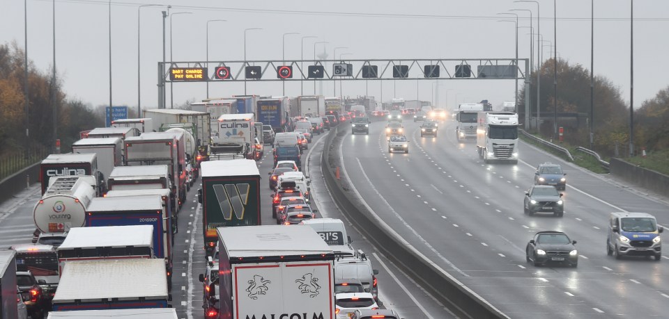 Heavy rain on the M25 in Essex causes more delays for drivers