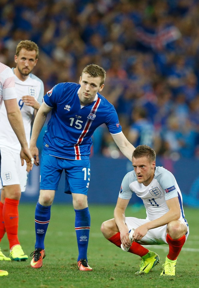 Bodvarsson consoles Jamie Vardy after helping Iceland knock England out