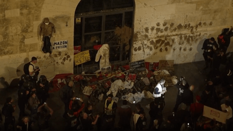 Mud and effigies were also seen up against Valencia's city hall during the protests