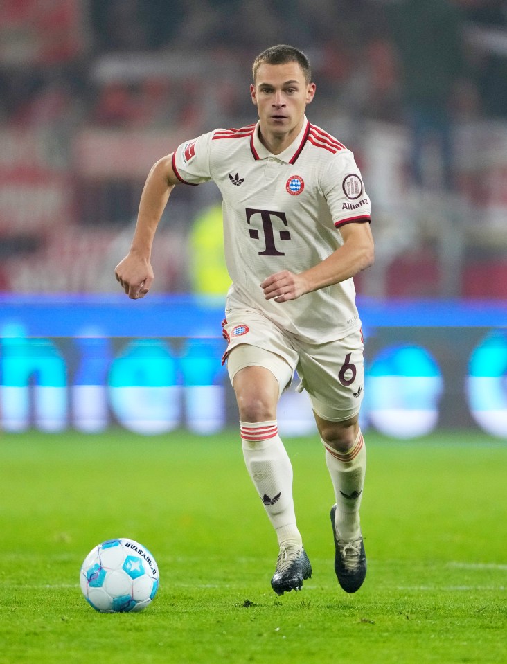 a soccer player with the number 6 on his jersey