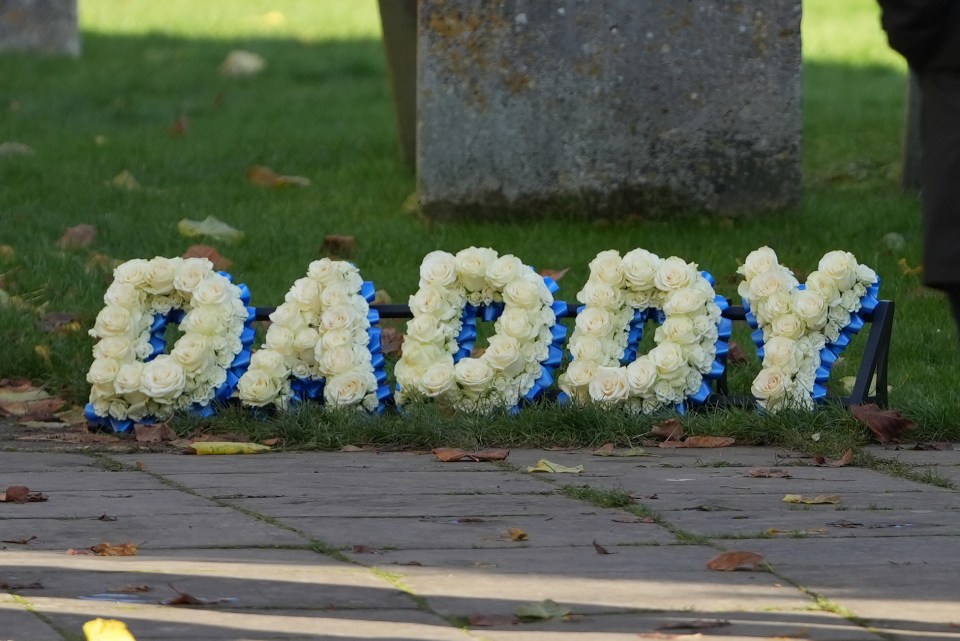 the word daddy is written in blue and white flowers