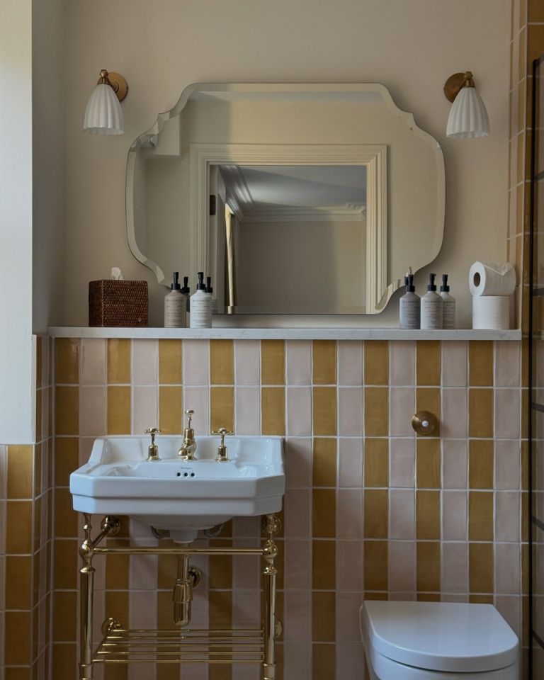 A retro bathroom in the Whitby hotel