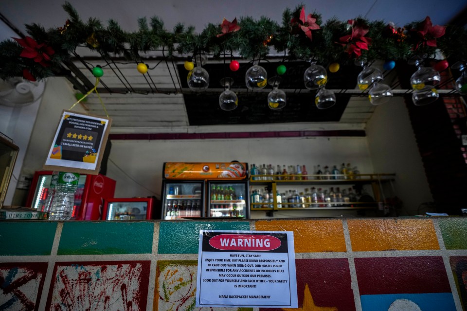 a warning sign is posted on the counter of a restaurant