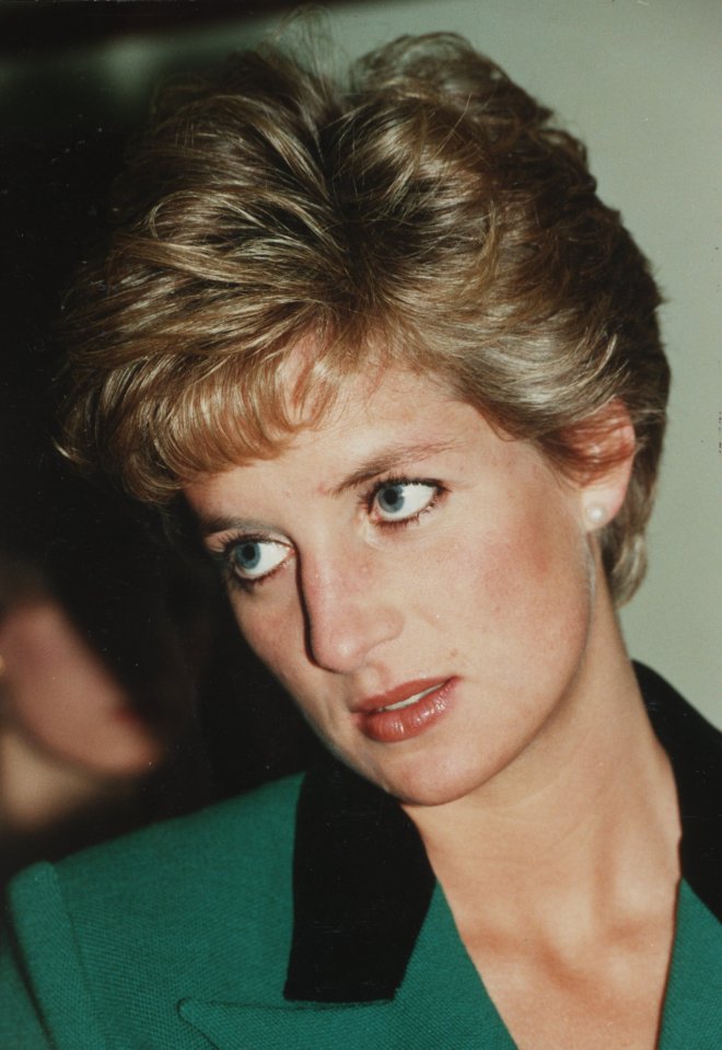 Diana’s distinctive expression typically featured her looking up through her eyelashes with a slightly tilted head